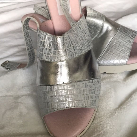 Silver metallic wedge sandal - Picture 2 of 5